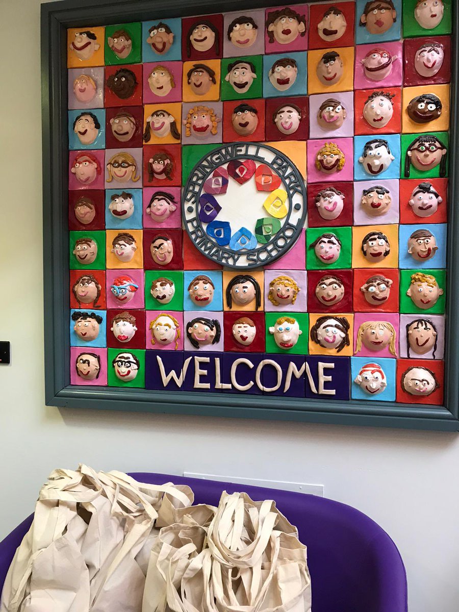 tlrbox21's tweet photo. Some drop off today at local schools providing first period starter packs for their pupils ❤️ thank you to our volunteers for the help, and thank you to the schools. You are making a huge difference to those kids’ lives 🙌🏻 #charity #thelittleredbox #volunteers #donations https://t.co/NU6F8md8xt