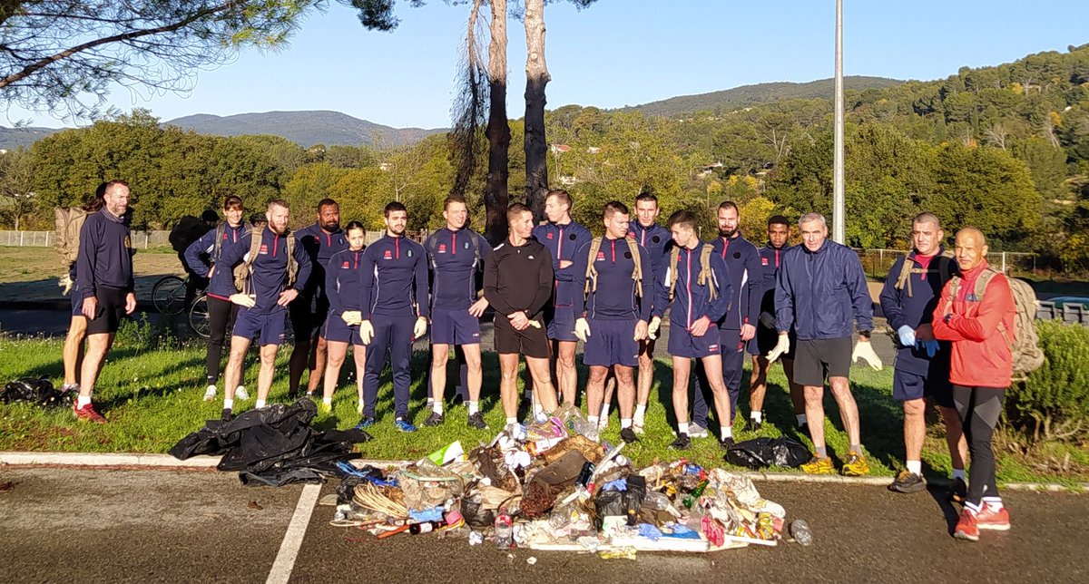 EMD_EI_EA's tweet photo. Les #EMD ont organisé un "footing citoyen" dans le but de récolter les déchets présents dans les écoles. Une bonne initiative qui a permis de collecter quelques kilos de détritus dans une ambiance chaleureuse ! 💪 #EcoOps
@armeedeterre @COM_E2CIA https://t.co/5ZuPDOBvM1