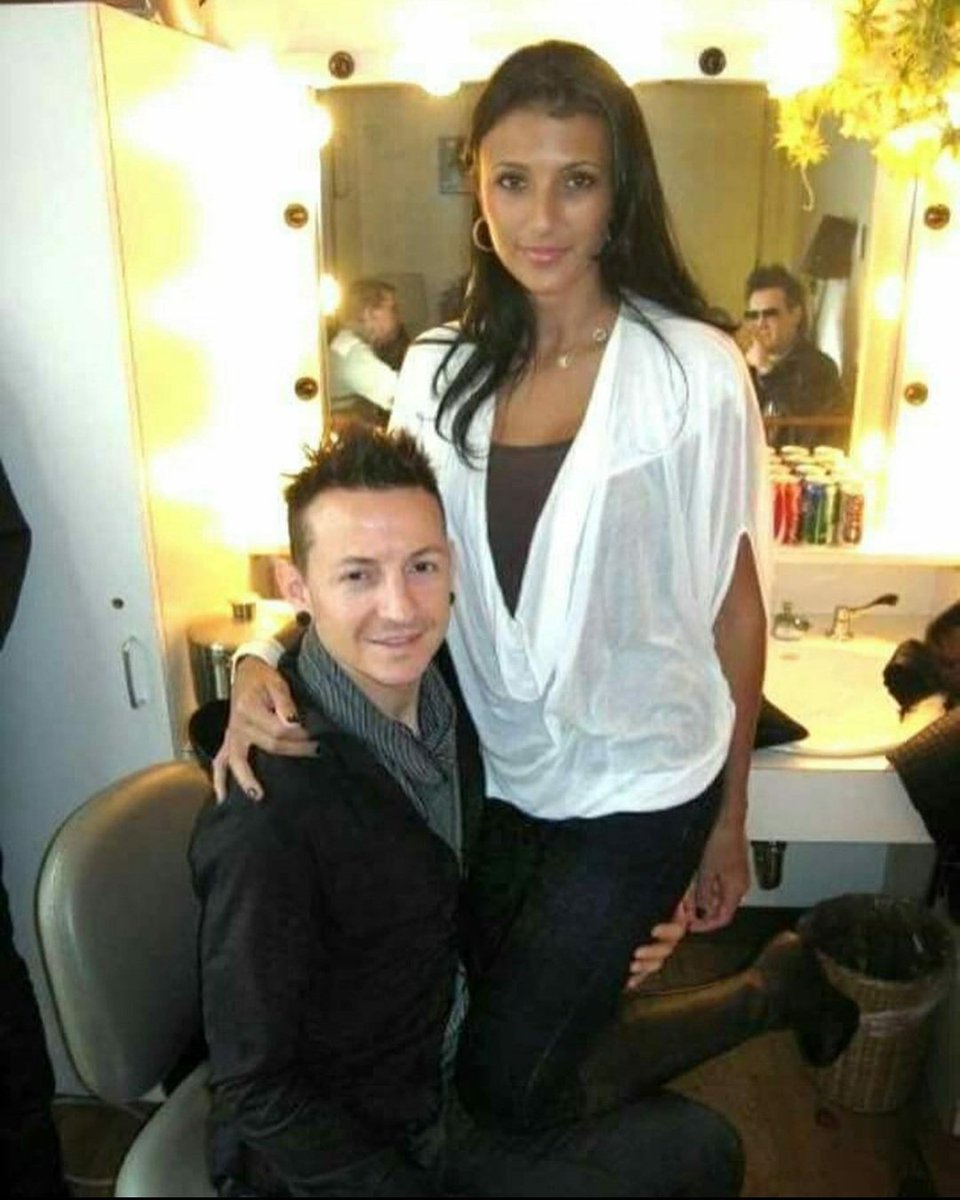 FallanFox's tweet photo. #ChesterBennington #TalindaBennington #RyanShuck (in the mirrors reflection so it counts lol) In the dressing room for #DeadBySunrise https://t.co/xxQiBoJlSf