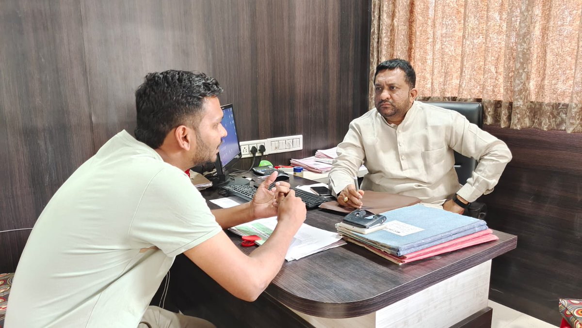 Kiritbhai_Patel's tweet photo. આજરોજ  વિસાવદર ખાતે આવેલ  જૂનાગઢ જિલ્લા સહકારી બેંક @JDCCBank ની પેટા શાખાની મુલાકાત કરી, બેંક ના સ્ટાફ સાથે વાતચીત કરી બેંકની કામગીરી અંગે માહિતી મેળવી બેંક દ્વારા અપાતી સેવાઓ અંગે માહિતી મેળવી જરૂરી સૂચનો કર્યા. #JDCCBank https://t.co/Jkv53rabsR