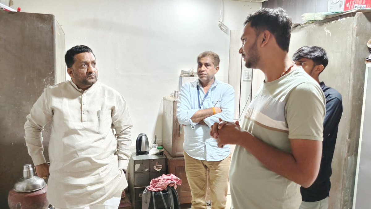 Kiritbhai_Patel's tweet photo. આજરોજ  વિસાવદર ખાતે આવેલ  જૂનાગઢ જિલ્લા સહકારી બેંક @JDCCBank ની પેટા શાખાની મુલાકાત કરી, બેંક ના સ્ટાફ સાથે વાતચીત કરી બેંકની કામગીરી અંગે માહિતી મેળવી બેંક દ્વારા અપાતી સેવાઓ અંગે માહિતી મેળવી જરૂરી સૂચનો કર્યા. #JDCCBank https://t.co/Jkv53rabsR