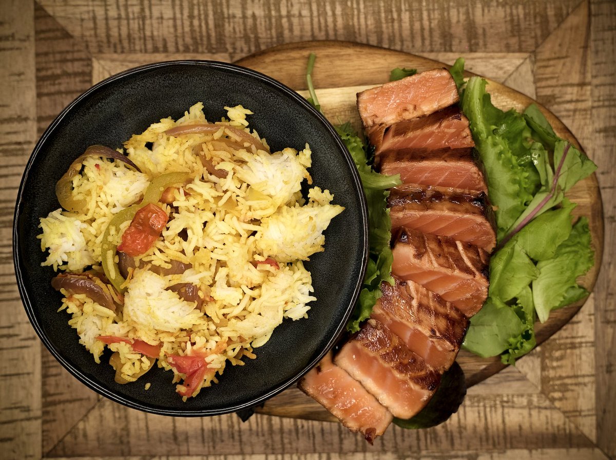 N E W   M E N U 🍽
Notre carte est passée en mode hiver, venez découvrir dès aujourd'hui nos nouveaux plats sains et gourmands 😍
On commence par ce sublime tataki de boeuf servi avec son riz exotique, de quoi ravir vos papilles !