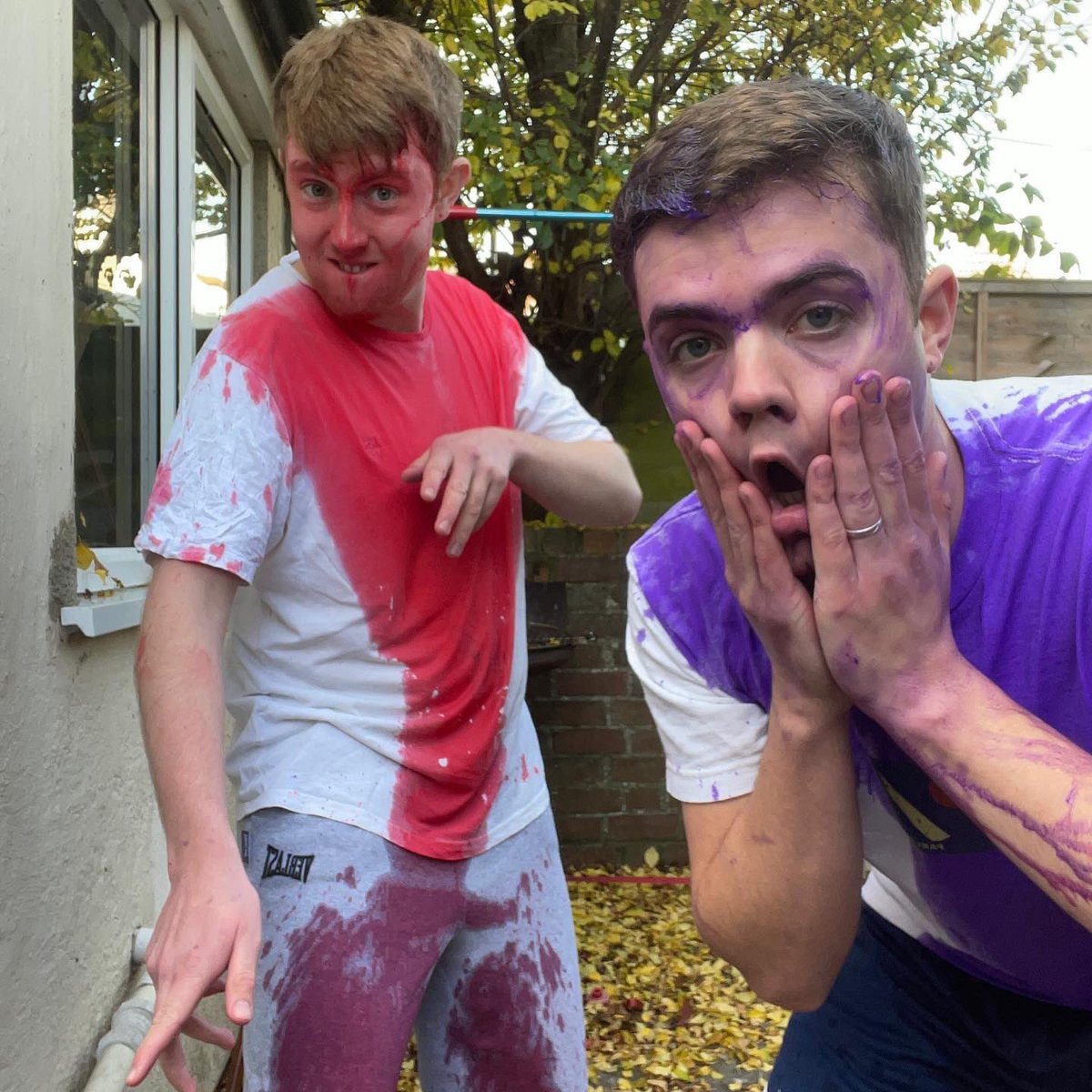 Circumference_'s tweet image. if you’re not listening to our new EP we’re gonna come throw paint all over you

circumference.ffm.to/breathe