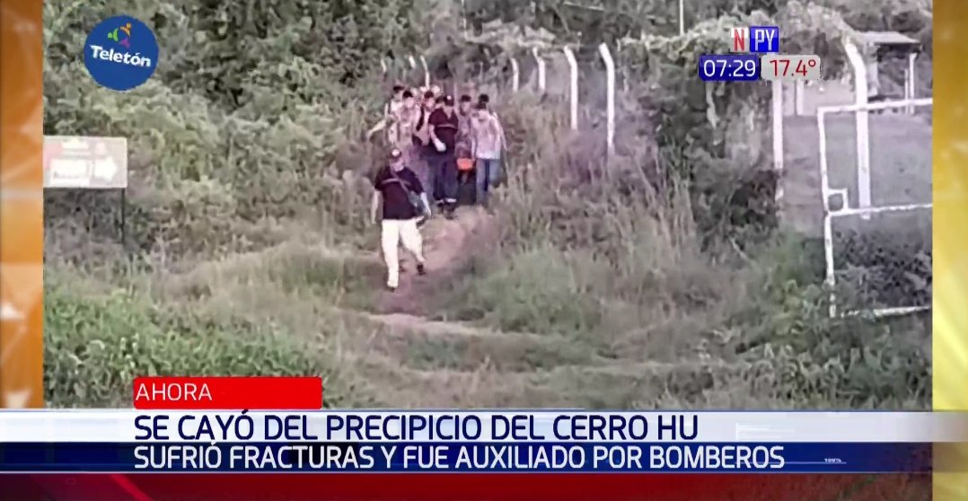 npyoficial's tweet photo. #AHORA 

📌 Hombre cayó al precipicio del Cerro Hû

♦️ Sufrió varias fracturas, fue auxiliado rápidamente por los bomberos.

🔴 En vivo: https://t.co/zXQhHR2kMj

#NPY https://t.co/rRry8oPwRi