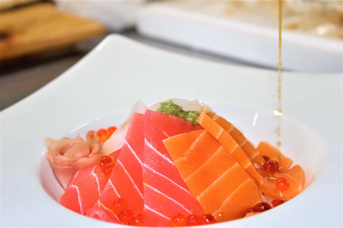 KarunaNagoya1's tweet photo. まるでおさかな！？
見た目そっくりなお魚風の新商品のご紹介です😊

・まるでサーモン
・まるでマグロ
・まるでイカ

ぜひお試しください😋 https://t.co/0MojLJJCy2