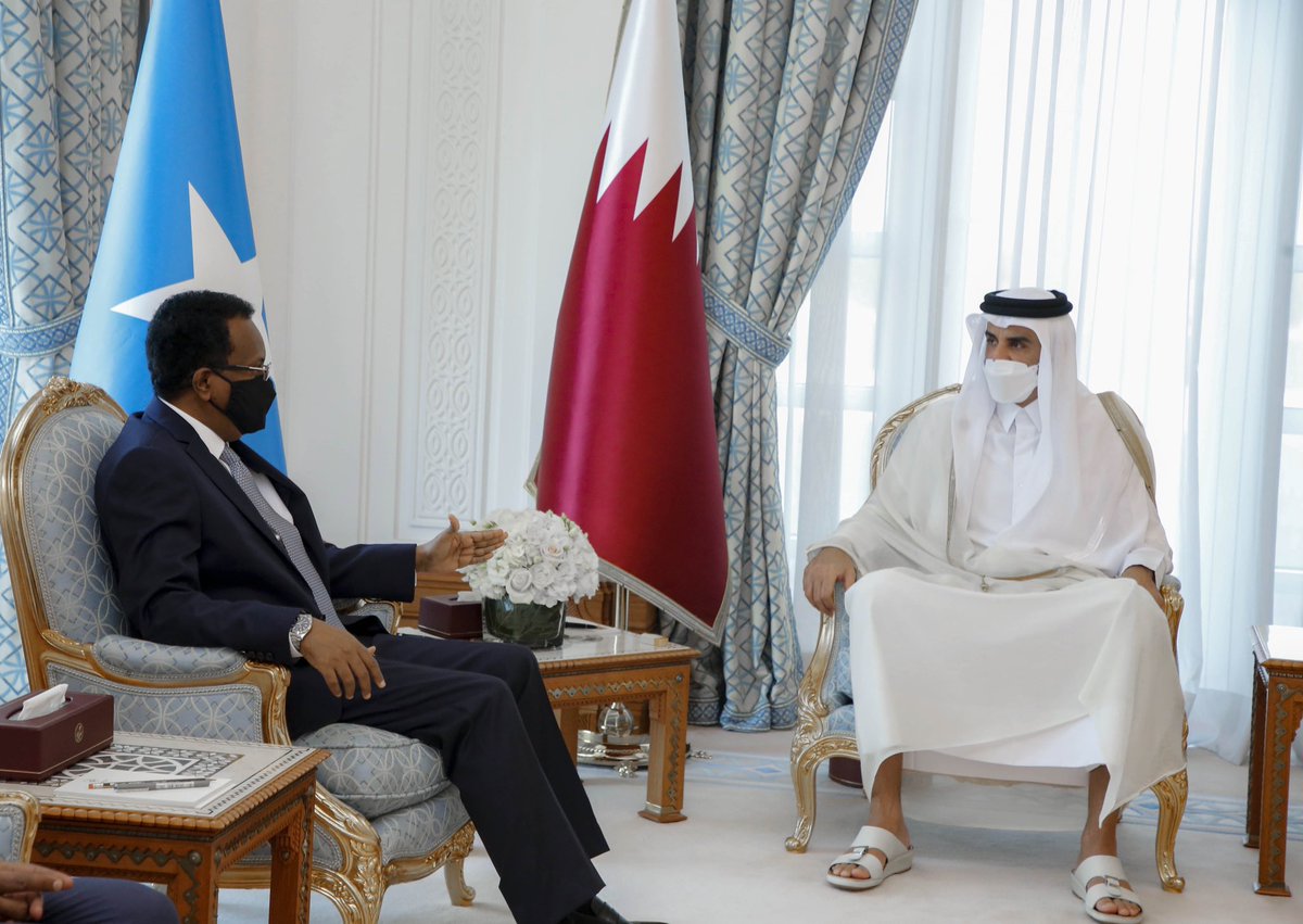 TheVillaSomalia's tweet photo. بحث فخامة رئيس الجمهورية @M_Farmaajo مع أخيه سمو أمير دولة قطر الشقيقة @TamimBinHamad  بالدوحة اليوم أوجه تعزيز علاقات التعاون بين البلدين في مجالات الاستثمار الإقتصادي والرياضة بما يحقق طموح الشعبين الشقيقين. كما ناقشا أبرز القضايا ذات الاهتمام المشترك. https://t.co/f52sCzeciC