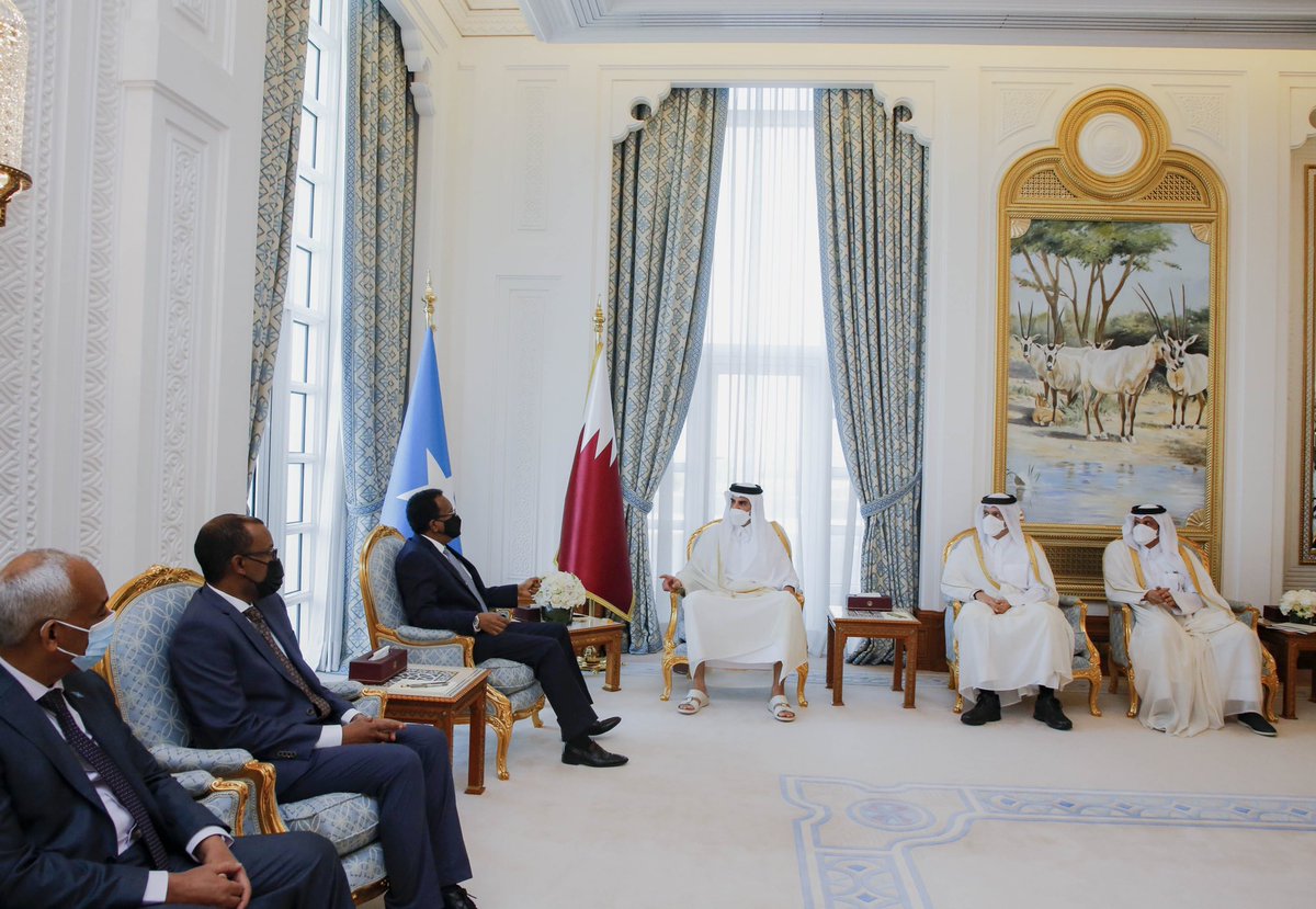 TheVillaSomalia's tweet photo. بحث فخامة رئيس الجمهورية @M_Farmaajo مع أخيه سمو أمير دولة قطر الشقيقة @TamimBinHamad  بالدوحة اليوم أوجه تعزيز علاقات التعاون بين البلدين في مجالات الاستثمار الإقتصادي والرياضة بما يحقق طموح الشعبين الشقيقين. كما ناقشا أبرز القضايا ذات الاهتمام المشترك. https://t.co/f52sCzeciC