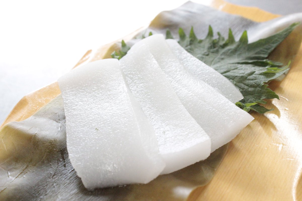 KarunaNagoya1's tweet photo. まるでおさかな！？
見た目そっくりなお魚風の新商品のご紹介です😊

・まるでサーモン
・まるでマグロ
・まるでイカ

ぜひお試しください😋 https://t.co/0MojLJJCy2