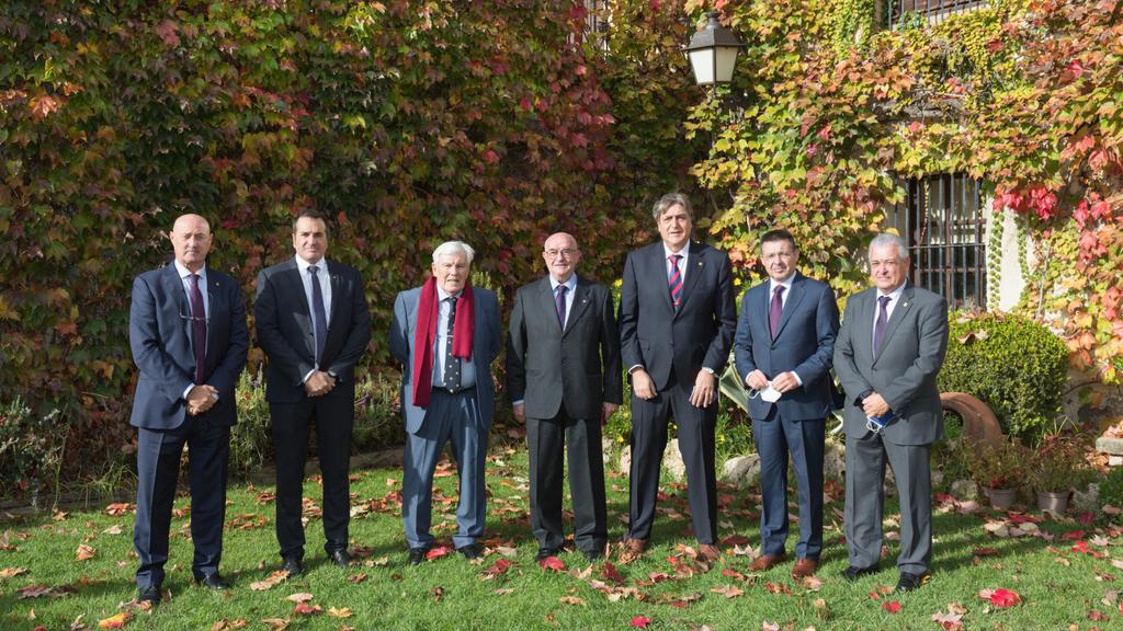 antoniguil's tweet photo. Molt agraït a la @pbsantcugat per la seva invitació a la celebració del seu 42è aniversari. Barcelonistes apassionats i incondicionals. Per molts anys! https://t.co/IYKvd1eBFN