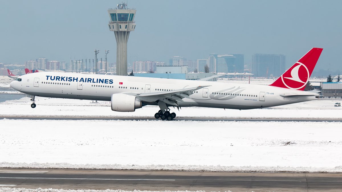 Bir çoğunuz bilmez ancak 2016'dan önce uçak fotoğrafçısıydım 🥴 Plane spotting diye geçen bir hobi, turizmi bile var. Nasıl fotoğraflar çekiyordun derseniz şöyle bir kaç örnek bırakıyorum;

jetphotos.com/photographer/5…