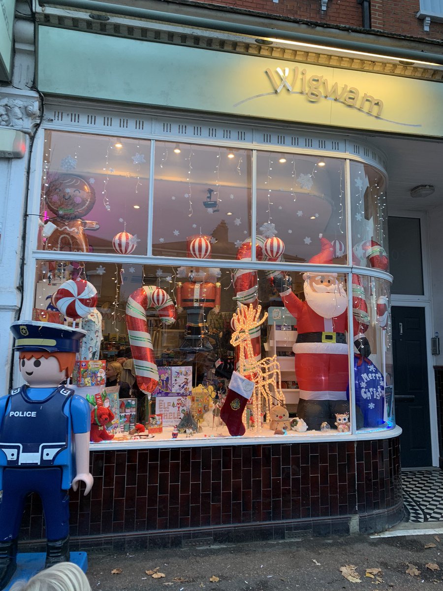 🏃🏾‍♀️Join the <a href="/RosendaleSchool/">Rosendale School</a> walking line tomorrow for the chance to win a £5 <a href="/Wigwamfamily/">Wigwam Toy Shop</a> voucher. Join when you see it-8.40 Herne Hill Park gate, 8.45 Rosendale Road Park gate &amp; onto school. Scan the QR code when you join the line &amp; enter the prize draw. Let’s reduce car use 🏃🏾‍♀️