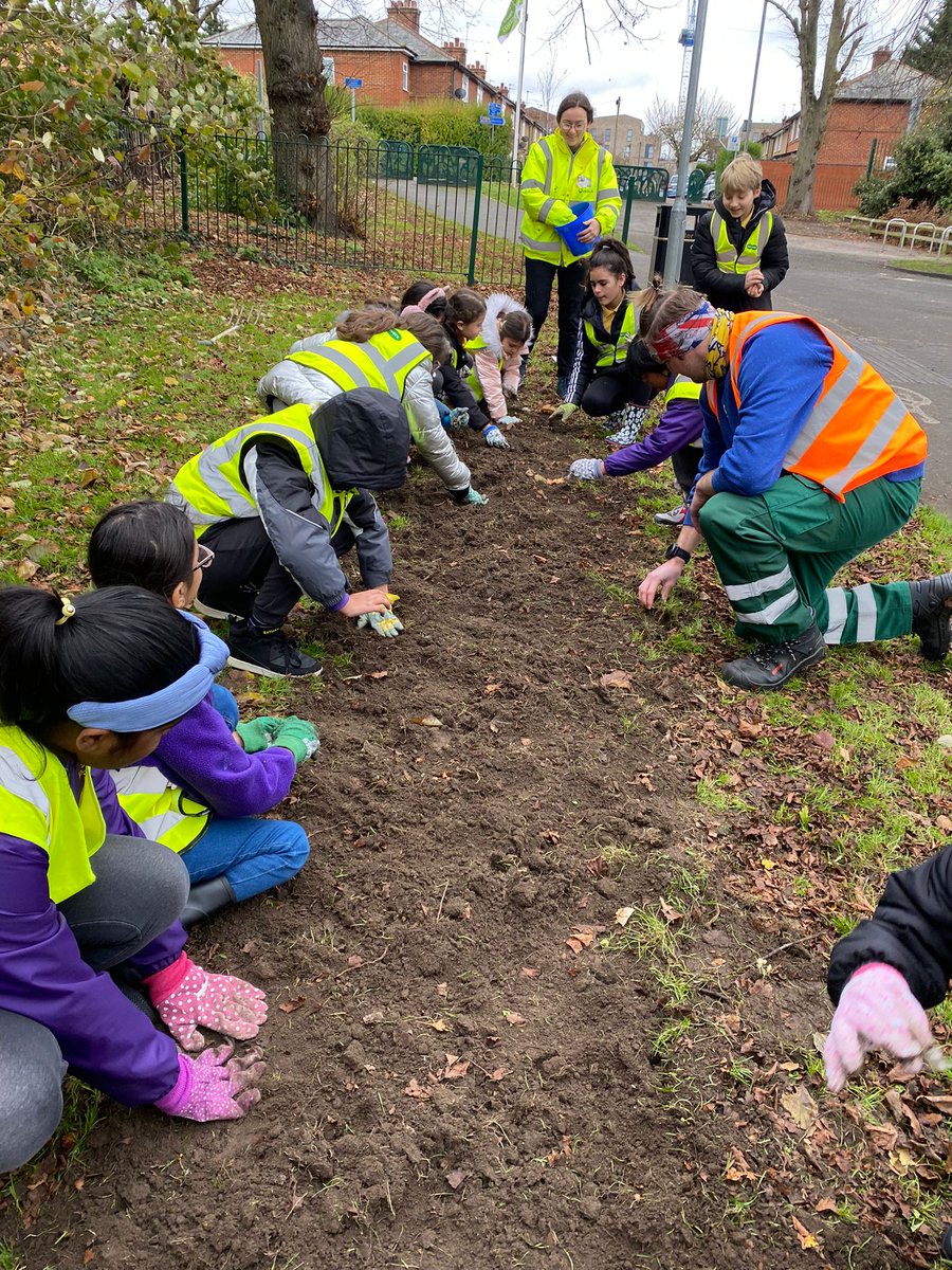 ECOLHS1's tweet photo. Eco Warriors are planting winter bulbs with @Veolia #biodiversity #environment @LHS_Watford @HeadLHS https://t.co/ga4mx78uwK
