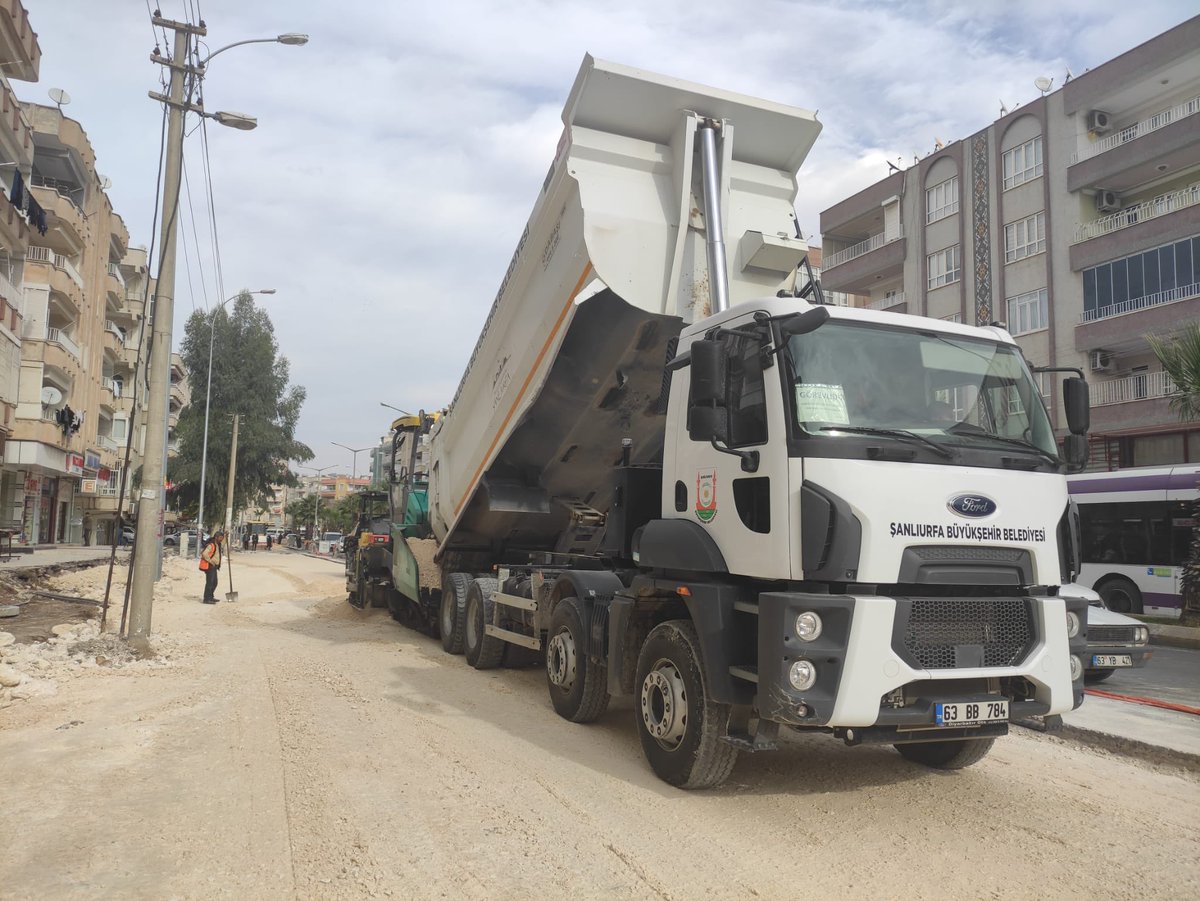 sbbfenisler's tweet photo. Haliliye İlçesi Ulubatlı Mahallesi Yunus Emre Caddesi yol genişletme çalışmamız PMT serimi ile devam ediyor.

@zabeyazgul https://t.co/5pcdyNZr2y