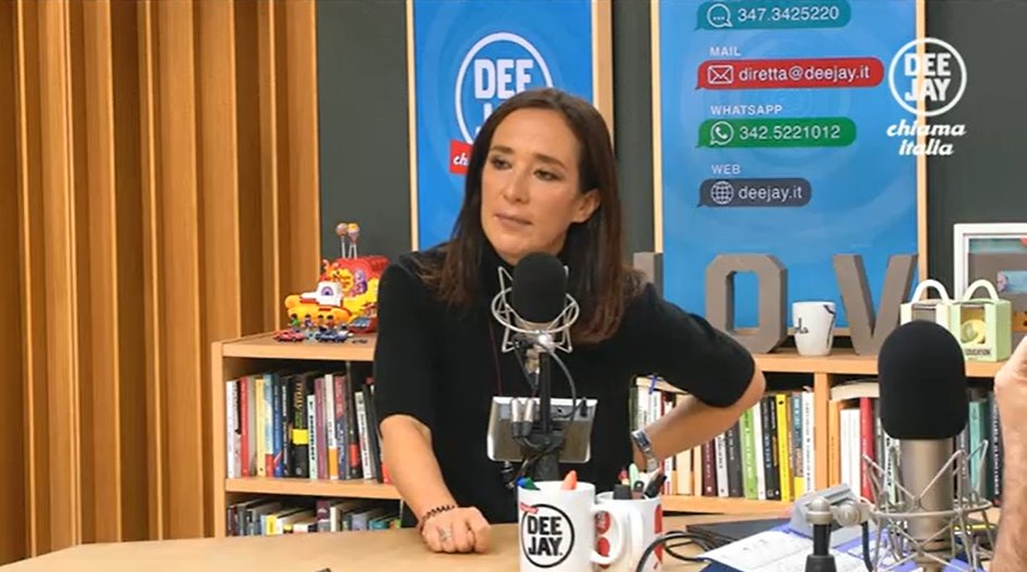 feltrinellied's tweet photo. "Scrivere una storia d'amore è davvero molto #catartico, in particolare questo"
#Ilgrembopaterno #ChiaraGamberale @radiodeejay @DjChiamaItalia #Deejaychiamaitalia https://t.co/4pGRAPL8EH