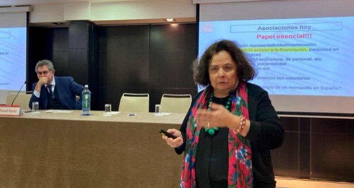 SEPBiologica's tweet photo. Toma la palabra Guadalupe Morales, presidenta de #MundoBipolar para hablar del papel de las asociaciones y el empoderamiento del #paciente. https://t.co/Tz2N7HKpW5