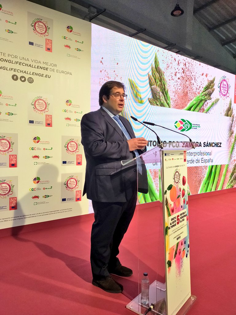 gines_mena's tweet photo. Espárrago verde; brócoli y cítricos 
son algunos protagonistas de la campaña @CuTEHealthy_EU @FruitvegEUROPE para animar a los consumidores a tomar frutas y hortalizas   @AlbaRiBou_EU
@FruitvegEUROPE @lydikiters @masbrocoli @lydikit #longlifechallenge #longlifechallenge #CGC https://t.co/yBPTQ2iq6z