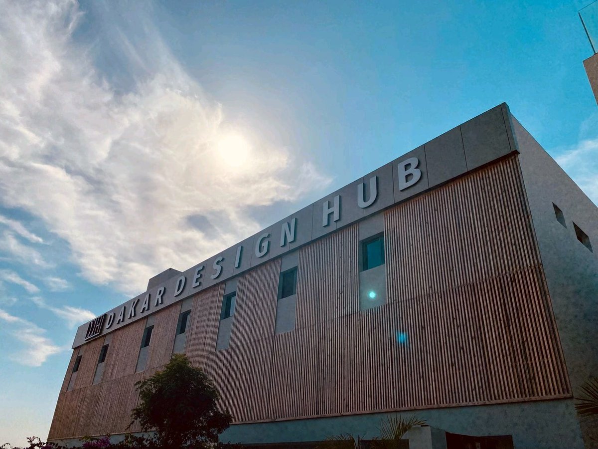 dakardesignhub's tweet photo. #RetourEnImages de la cérémonie d’inauguration du @dakardesignhub. Merci à nos partenaires et à nos invités de nous avoir honorés de leur présence. Mention spéciale à @adamaparis1 qui représente une immense source d’inspiration. #FashionDesigners #DesignHumanImpact https://t.co/g842bc5RvL