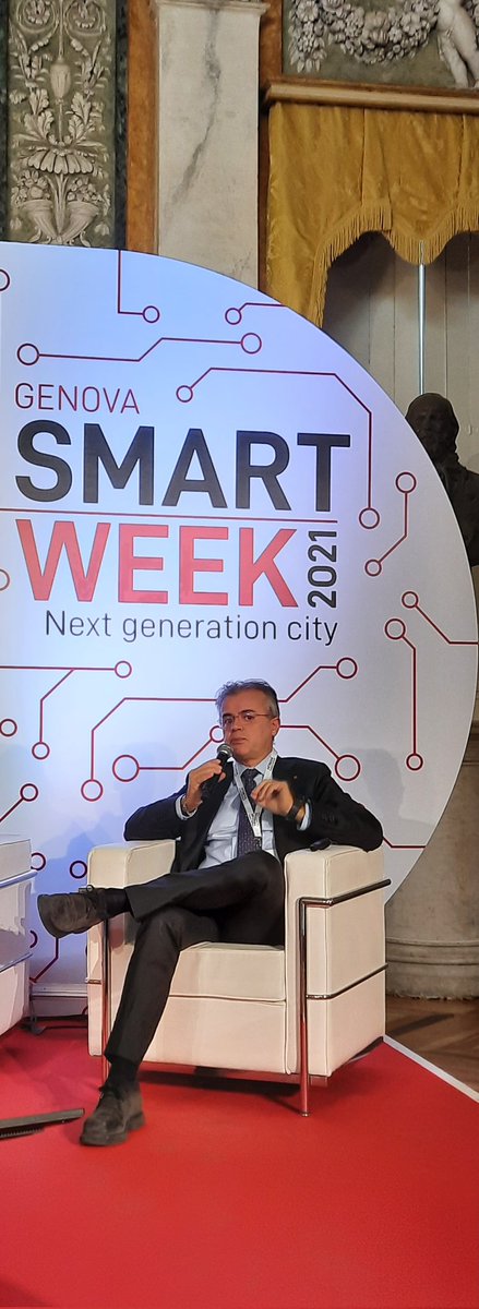 PAESFirenze's tweet photo. @ComunediGenova #bestpractice @ponmetro1420 #firenzecambialuce #firenzesmartlighting #firenzesmartcity @comunefi con @jako64 #genovasmartweek https://t.co/brtTtzKiwN