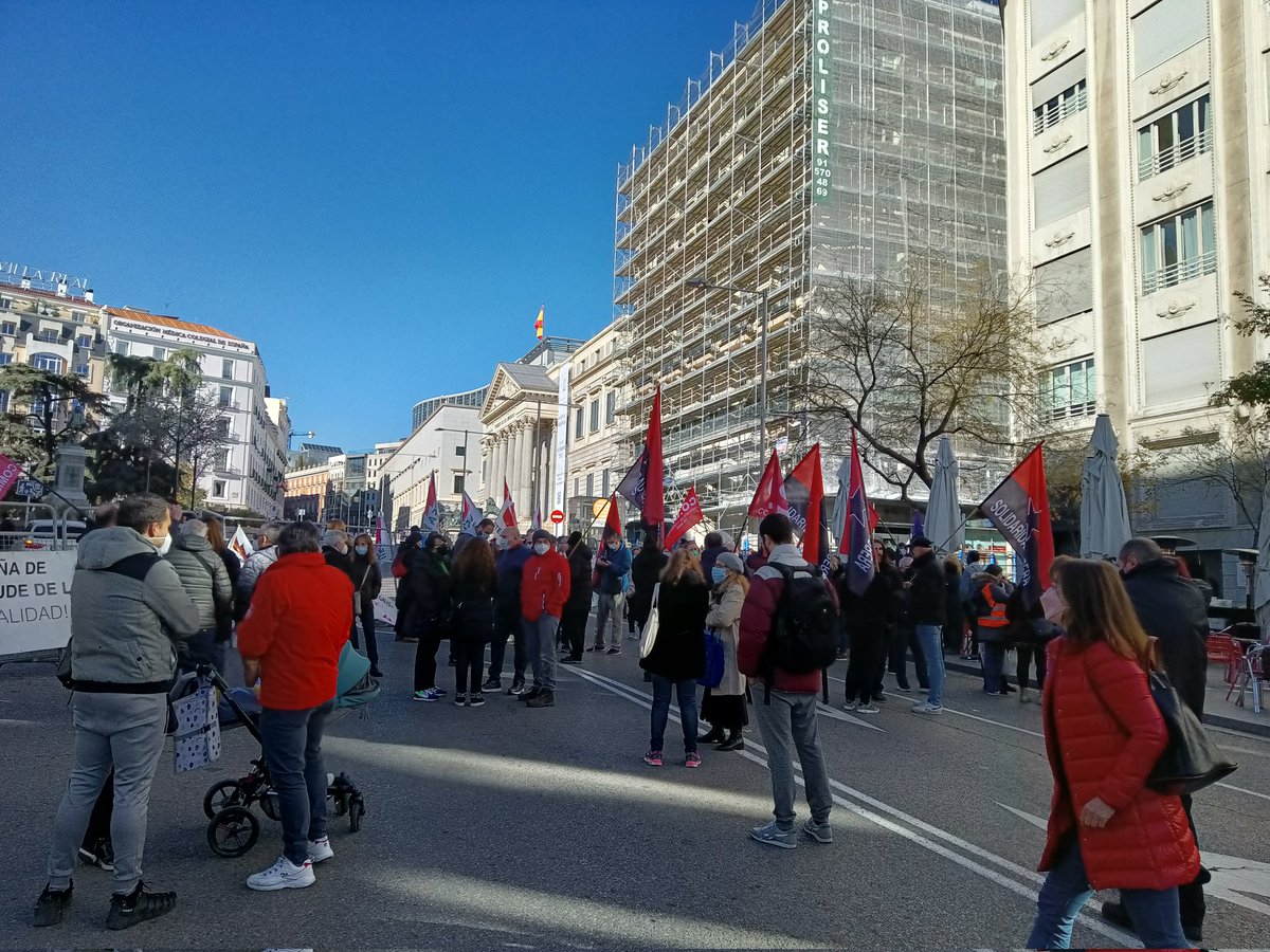 La <a href="/ConfeIntersindi/">Confederación Intersindical</a> junto al resto de sindicatos de clase nos concentramos en Madrid para pedir que se de una solución real al abuso de temporalidad según la directiva europea 1999/70