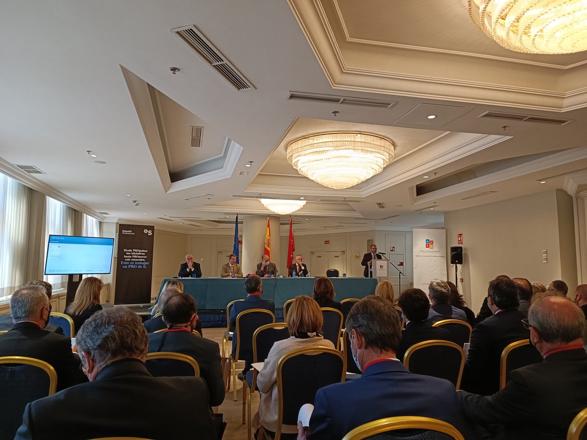 LMNMovemos's tweet photo. Hoy #LMNMovemos recibe en el 1° congreso nacional de @AsocEAE el Diploma de Socio de Honor. Muy contentas de formar parte de esta asociación y aportar nuestra misión a esta iniciativa Gracias!!! https://t.co/DansEzjev0