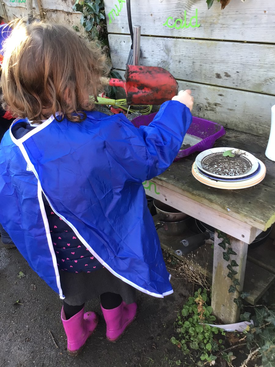 DunstonPrimary's tweet photo. Apples have been making the most of the damp weather and have been creating some great mud pies! #SpiresFed #SpiresOutdoorLearning #SpiresEYFS https://t.co/AzmJFsYgXi