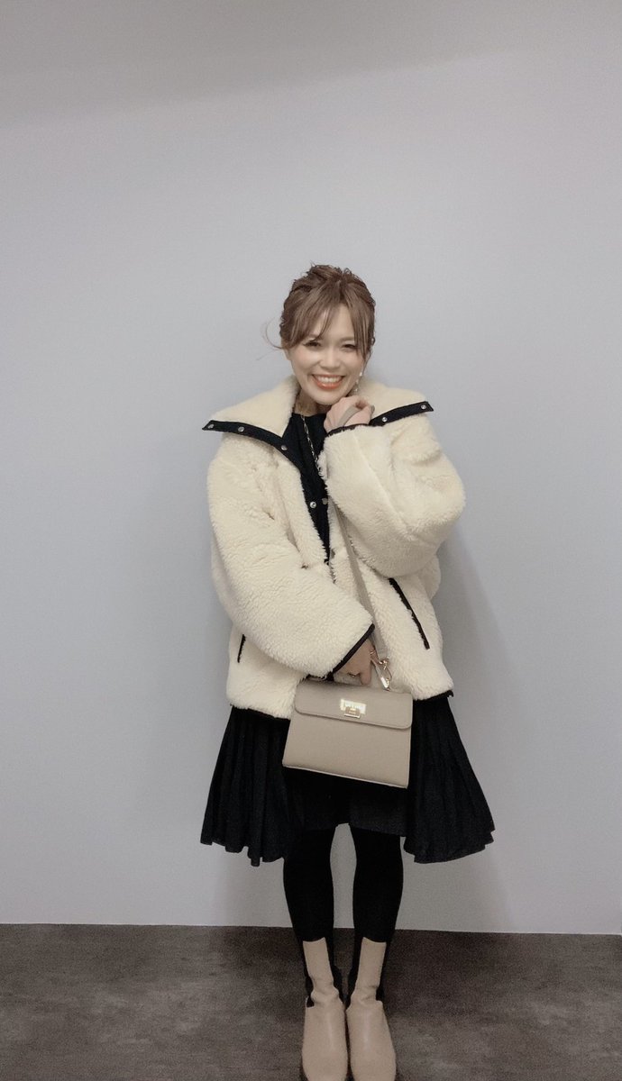 eri_happylife7's tweet photo. #今日のコーデ
#outer
#adametropet
#dress
#merlette
#boots
#remme
#bag
#guscio
#ポージング力の低さよ笑
#久々の撮影 https://t.co/t15vC4HuYb