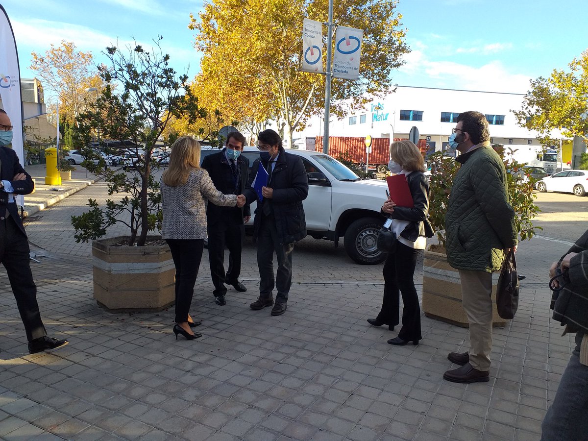 aedhe's tweet photo. Iniciamos el Primer #ForoLTM en Centro Transportes Coslada, Laly Escudero, presidenta #AEDHE y Eduardo San Román DG CTC reciben a @davidperez Consejero #Transporte #Infrestructuras @ComunidadMadrid, acompaña Francisco Pérez, presidente
@UNOlogistica https://t.co/jK6Zlo3JFt