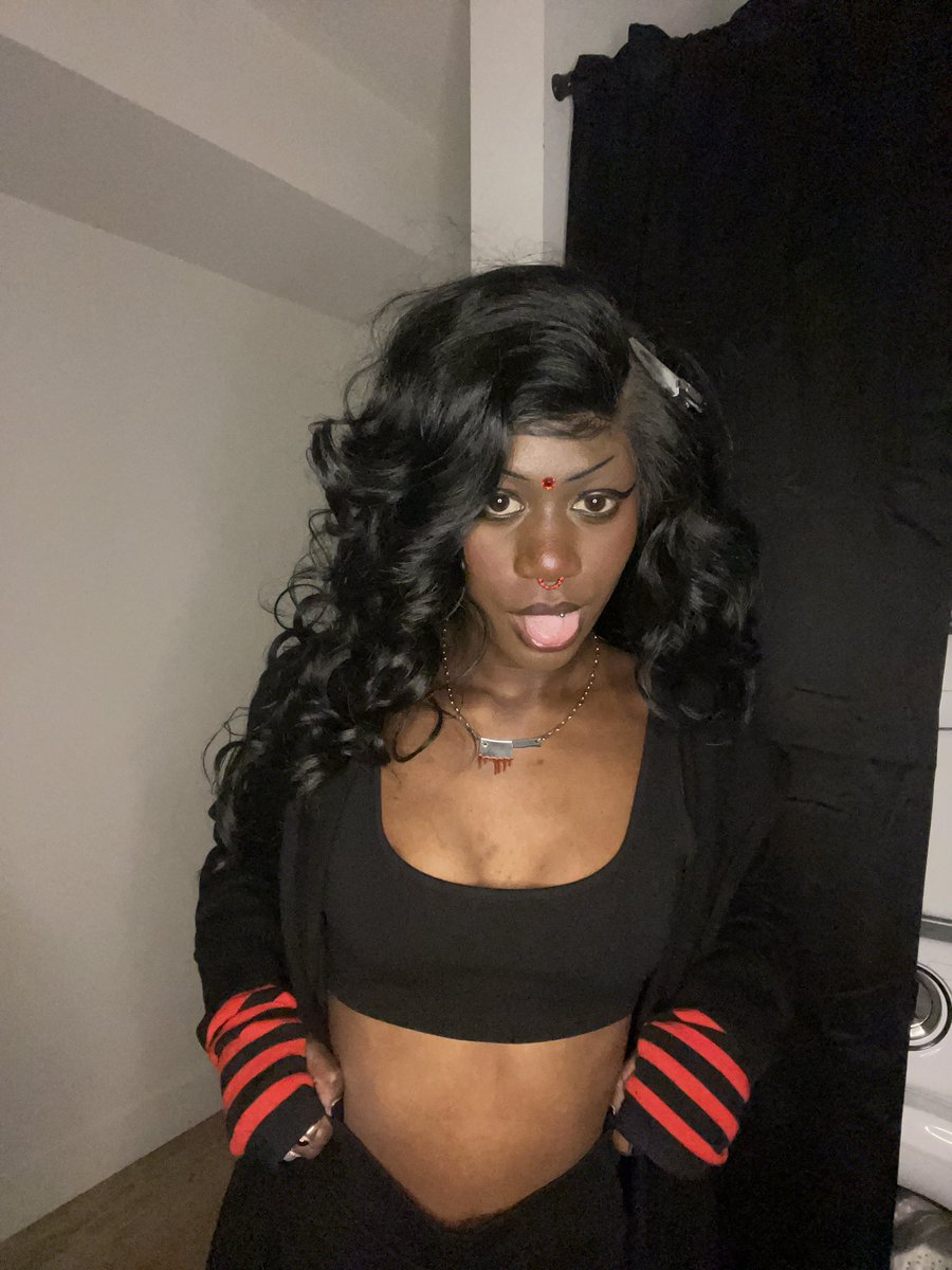 dollxcryptidx's tweet photo. ❤️🖤❤️🖤 https://t.co/1aOQycfPSx