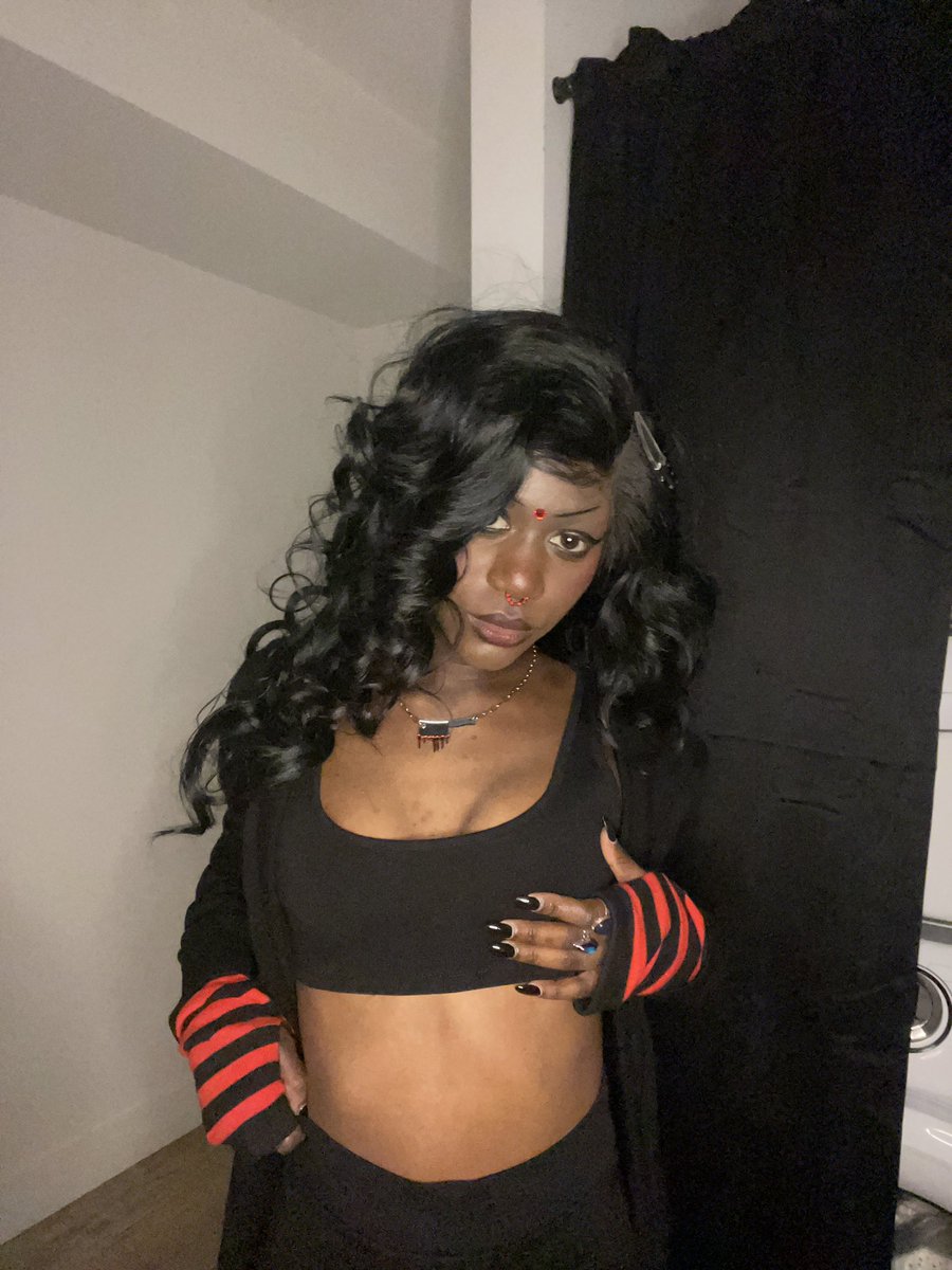 dollxcryptidx's tweet photo. ❤️🖤❤️🖤 https://t.co/1aOQycfPSx