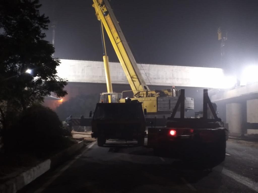 dfccil_india's tweet photo. #10BillionDFC  #MarvelofEngineering Another step towards making movement on DFC seamless,  safe and speedier. Launch of two 24.5 m Pre Stressed Concrete Girders at Road Under Bridge (RUB) 190 on the #WDFC alignment over #Surajpur - #Kasna road in #GreaterNoida area of #UP. https://t.co/X7CewkQuZa