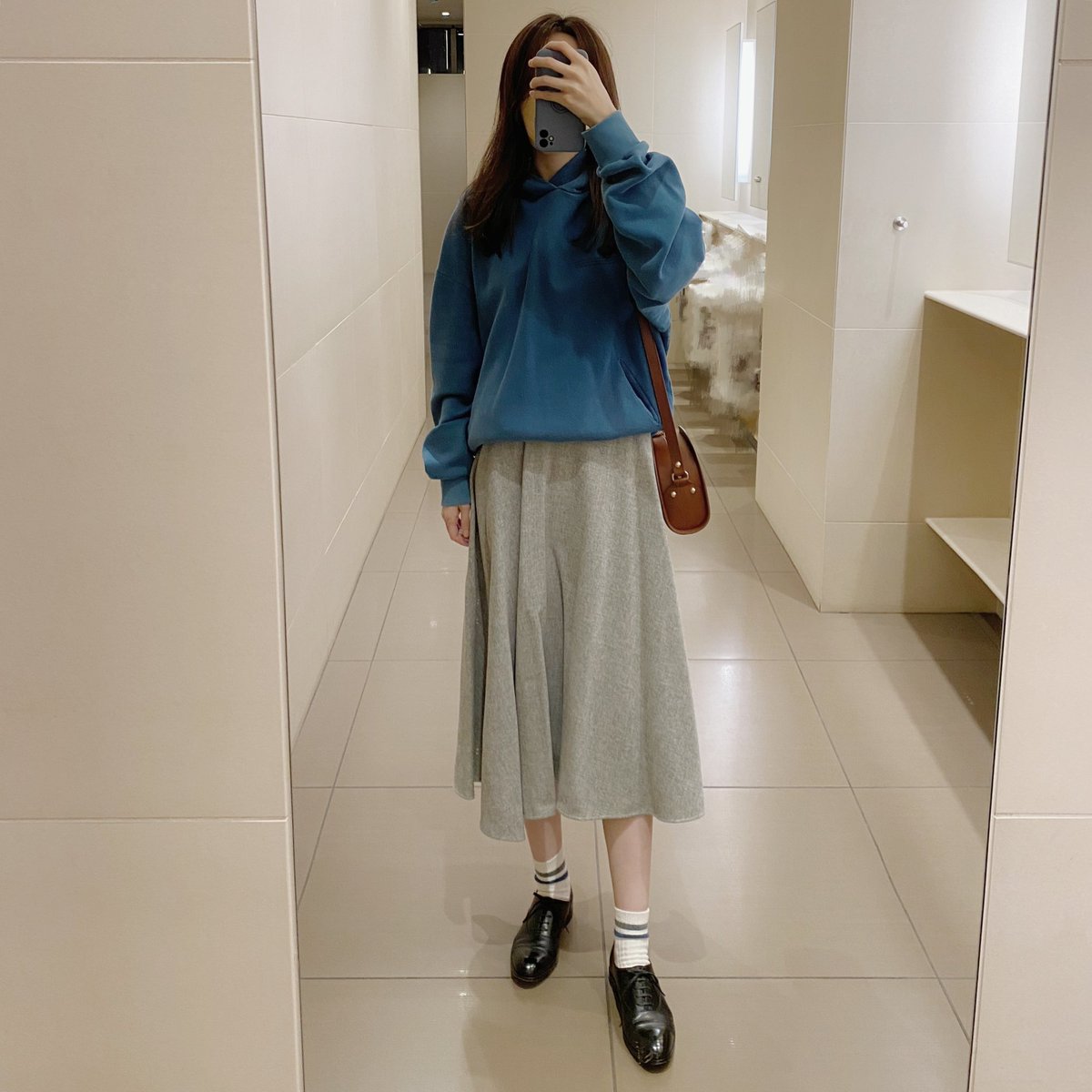 kutsuwata's tweet photo. パーカに革靴。(まな) #lethershoes #rm8 https://t.co/re8YC6LaAE