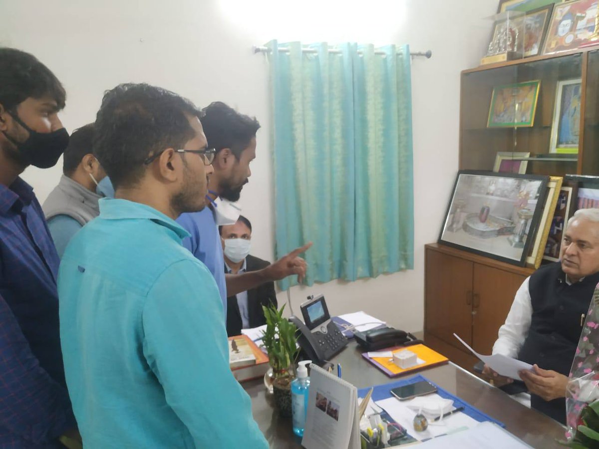 कनिष्ठ अभियंता भर्ती 2020 (डिग्री) की सीबीआई जांच करवाने के लिए केबिनेट मंत्री परसादी लाल मीणा जी से मिले।