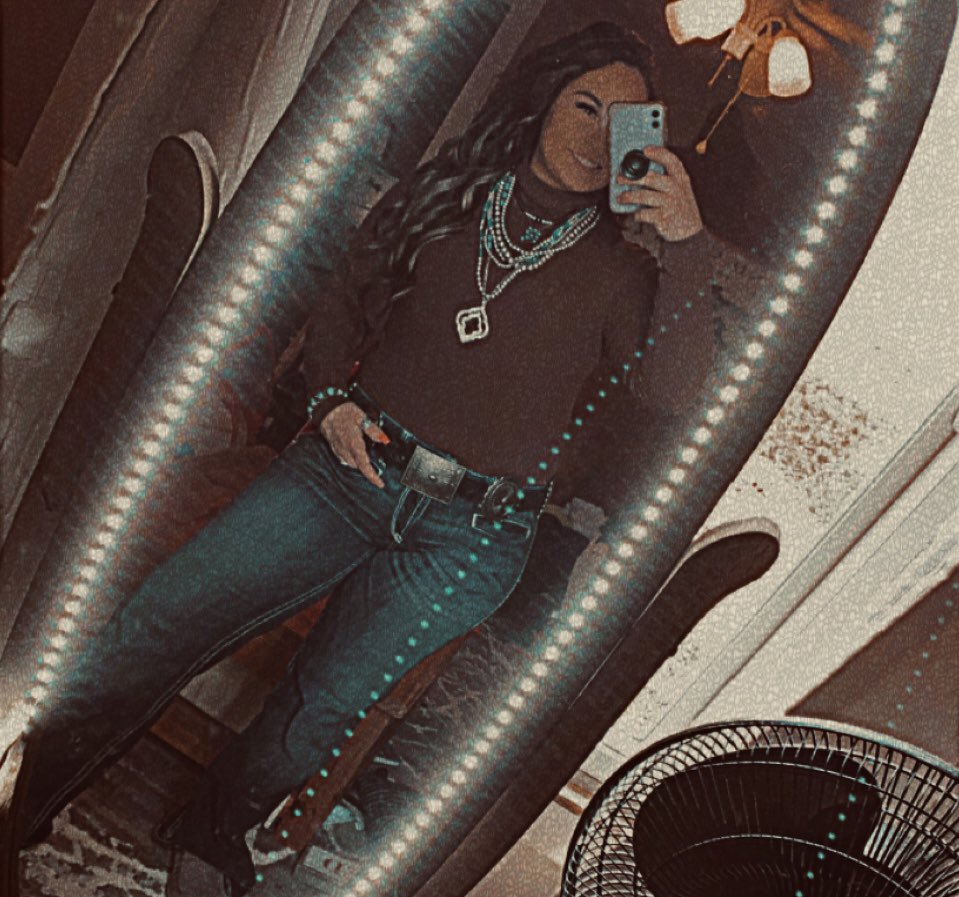not_casey_'s tweet photo. Dime store cowgirl⚡️ https://t.co/SqXdz4Dwf0