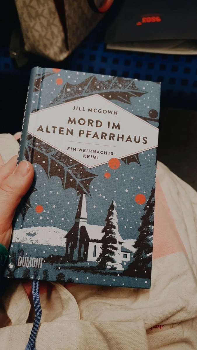 Eiiigentlich wollte ich heute mit dem Auto fahren. Viele Stationen, Schietwetter... aber #öpnv-Zeit ist Lesezeit. Das Buch gewinnt gegen das Auto, die Bahnen gegen den Verkehr.