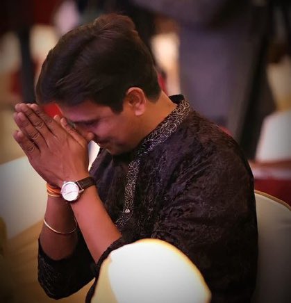 आपको कोई हक़ नहीं कि आप इतने खूबसूरत लगो.....😍

<a href="/DrKumarVishwas/">Dr Kumar Vishvas</a> 

लाल फूल नीला फूल, कुमार सर ब्यूटीफुल....