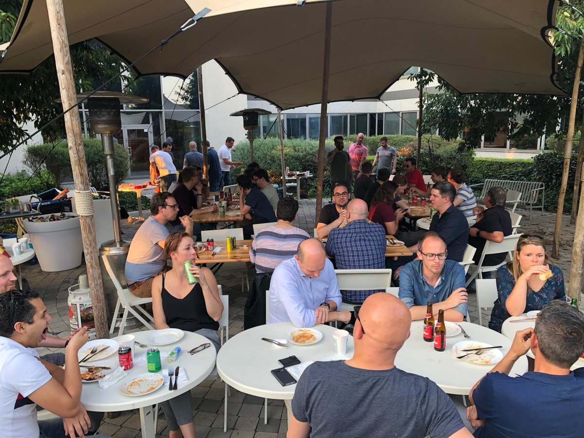 Arxus_Cloud's tweet photo. Wist je dat... 
👉 Arxus maandelijks teamevents organiseert voor haar medewerkers? Zo hebben we o.a. een BBQ gedaan, zijn we gaan paintballen en hebben we recentelijk de ijspiste onveilig gemaakt tijdens het Curlen 🙂
.
#TheAteam
#WorkAtArxus
#LifeAtArxus https://t.co/gblRJ3KicT