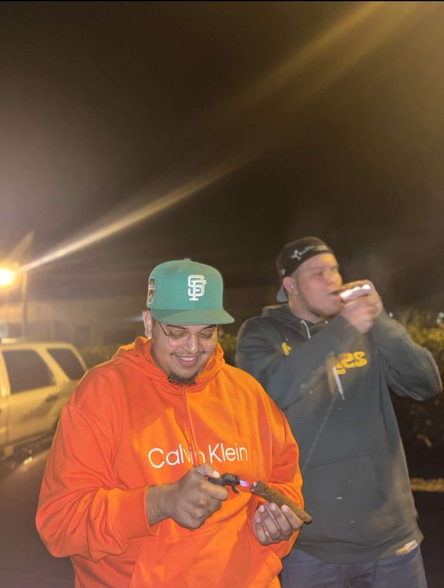 pavopapi's tweet image. Half zip in the wood look like a midget🐊🍊