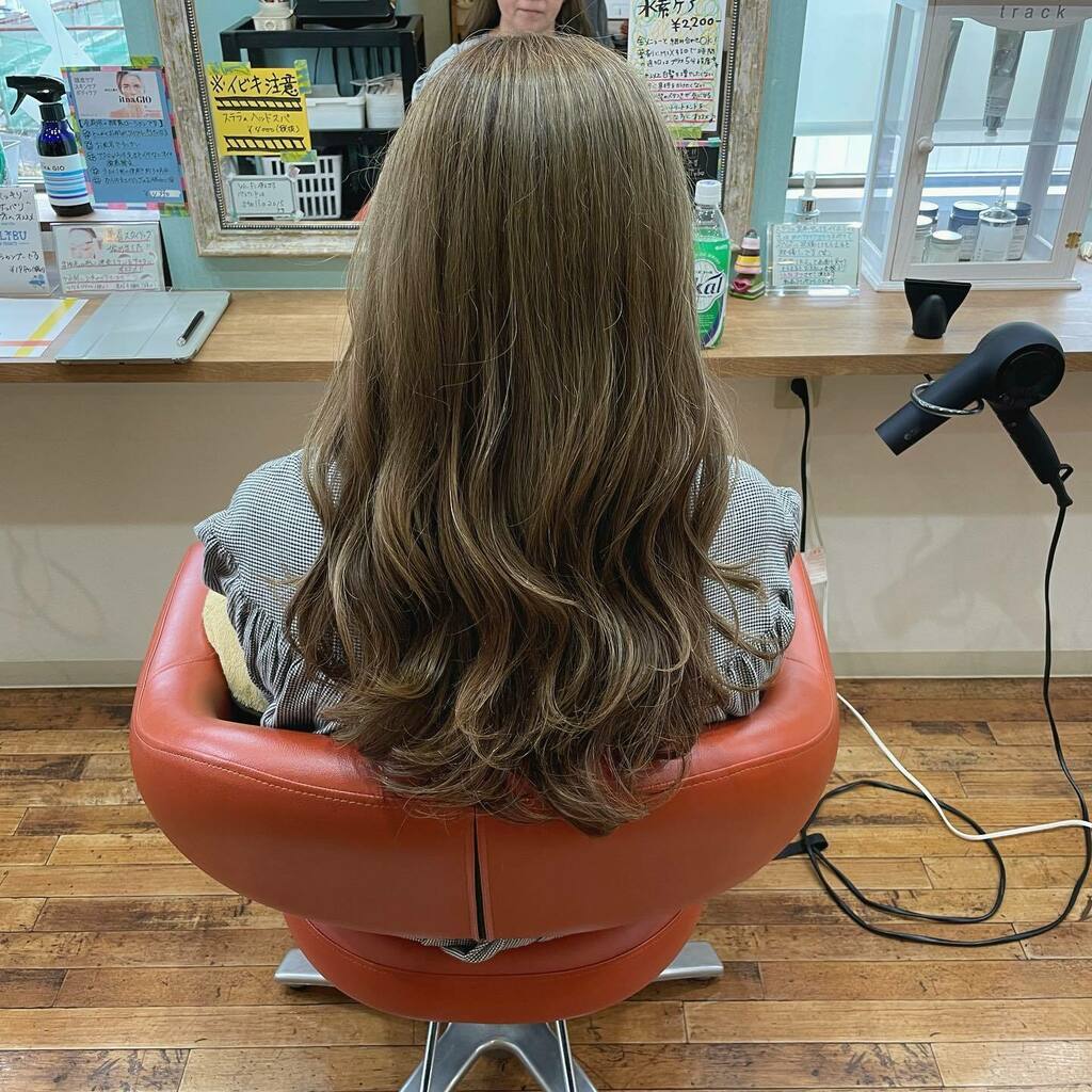 sayaka_n711's tweet photo. ハイトーングレイ。
毎回次が楽しみになります…☺️
いつもありがとうございます。
#美容室ステラ #長崎 #サヤカヘア #グレイカラー #ハイトーンカラー #アッシュカラー #hairmakestella #nagasaki #ashcolor https://t.co/wNhN1R3F2Y