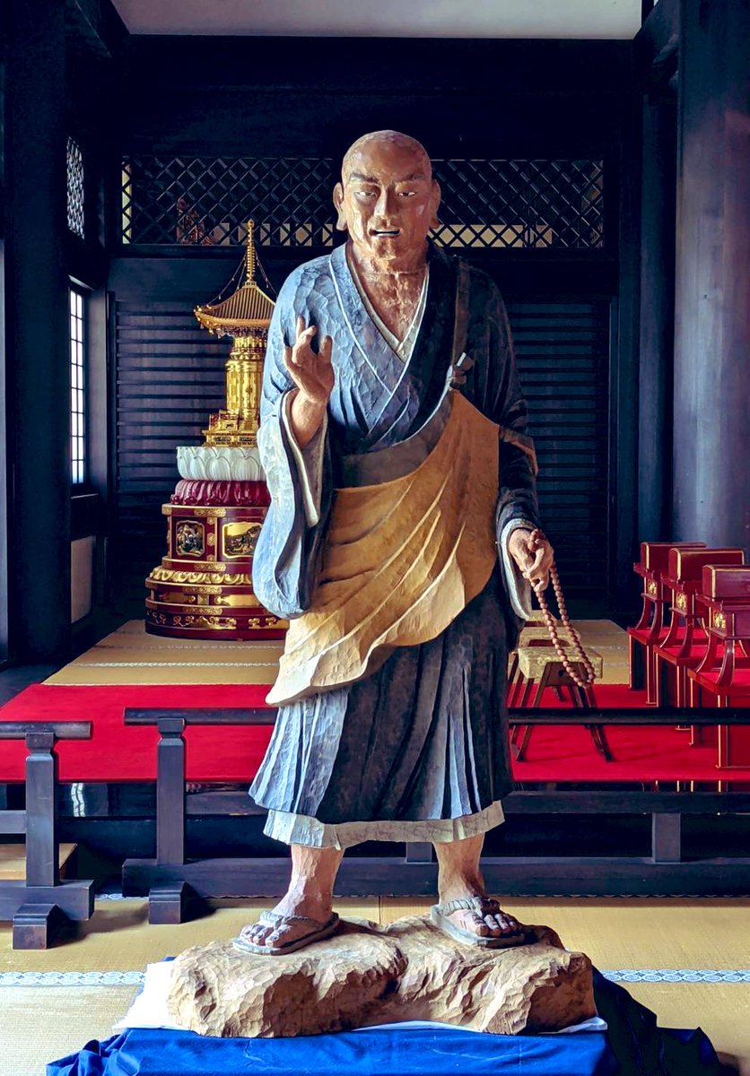 kouboukoubou's tweet photo. 本日から12月3日9:00まで身延山久遠寺にて、制作した日蓮聖人の説法立像お目見えです。後に鎌倉へ納められます https://t.co/SokxrQMZ2X