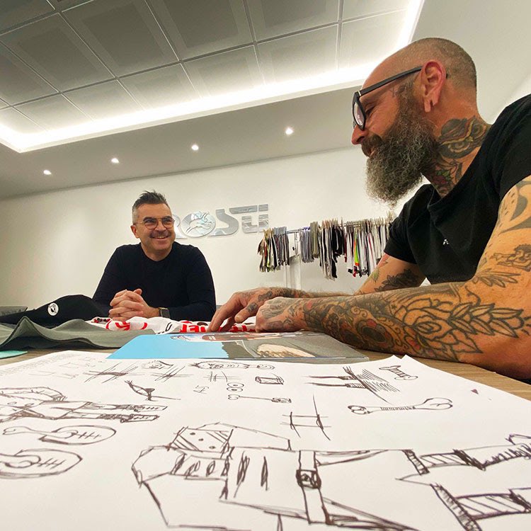 Saggia idea di fare il brand con lui
un nuovo top rider nel team Rosti

Marco Saggia è il nuovo brand&amp;export manager Rosti. Dice: “Cosa farò? Mi occuperò del Brand Rosti, contribuendo a farlo crescere, conoscere ed apprezzare nel mondo“.

rosti.it/it/content/4-c…