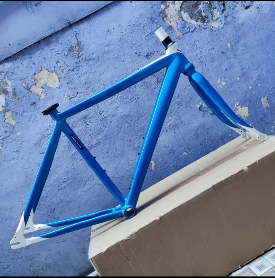 LeozFahmi's tweet photo. Frameset Fixie United Evolution Alloy
https://t.co/vfHUTK6aHp
#fnfjb #fixie #fixgear https://t.co/b8gyinGVfz