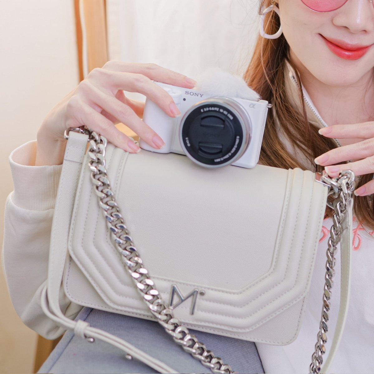 Kirarista's tweet image. ได้เป๋ากล้องมาใหม่ สวยเลย
ด้านในบุ insert กันกระแทก มีช่องแบ่งเอาออกได้ 
📍 IG: moof49