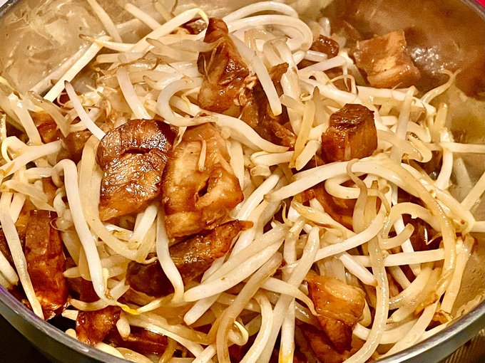 チャーシュー余ってたのでもやしチャーシュー丼 