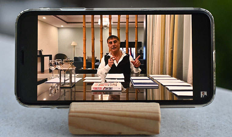 cumhuriyetgzt1's tweet photo. Yeni ifşaatlar: Sedat Peker'den yeni video
https://t.co/sVfbQszI8p https://t.co/vnzDZR9gz7