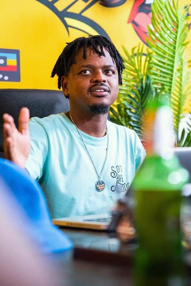 Real Chillers don't complain on Twitter... They complain on the YouTube comments section... These ones complaining on Twitter are not real Chillers... So dnt waste your time debating with people who rely on Twitter clips... MacG is going nowhere 🔥🔥🔥
#PodcastAndChill