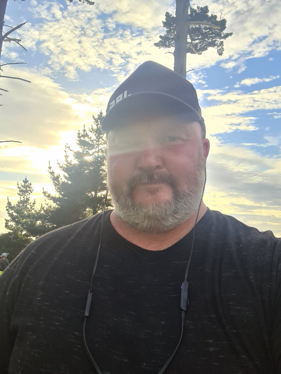 SteffanMinton10's tweet photo. 101.48km
Cutting it close but the Southside view makes the walking easier.
Great challenge! Now to start working on that Bronco.
#Runvember walking guy, out.🙌❤ https://t.co/6bbNFD5T1r
