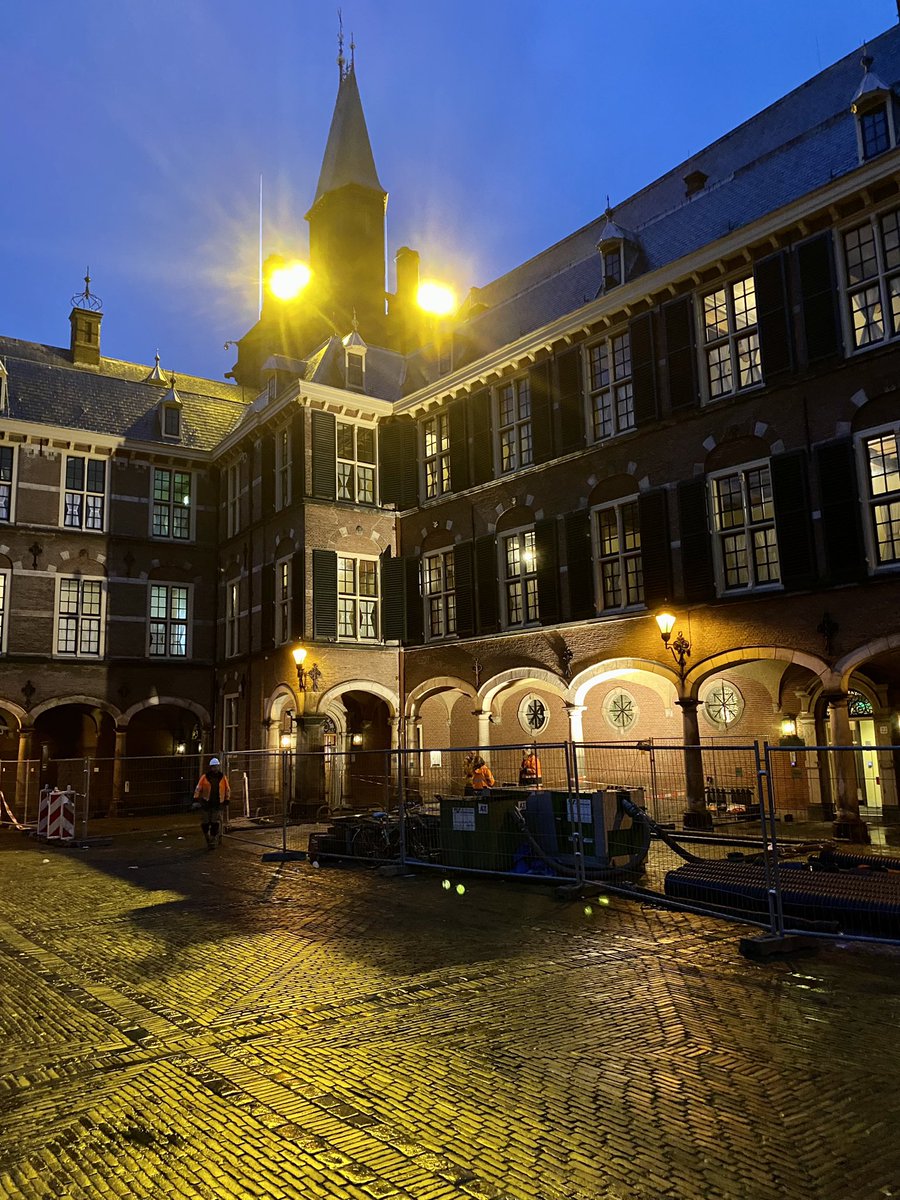 Muurwerk uit de 13e eeuw gevonden bij voorbereidingen #Renovatie #Binnenhof #EersteKamer