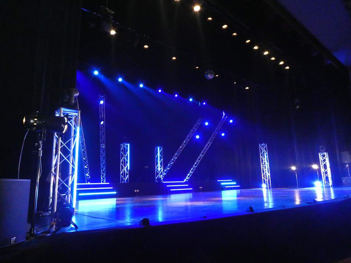 STOMP_okayama's tweet photo. 発表会&amp;IT'S SHOWTIME!!
携わって頂いた全ての方に感謝いたします。
いつも沢山の方に助けて頂きながらの発表会でしたが、今回改めて、色んな方達のお陰でこの舞台があり、踊る事が出来、観て頂く事が出来た事、本当に感謝いたします。
ありがとうございました。 https://t.co/1gPHXDasEd