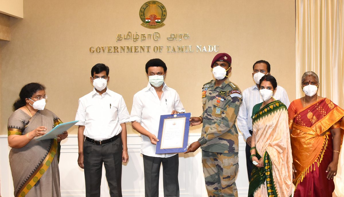 ராணுவத்தில் பணியாற்றி வீரமரணம் எய்திய வீரர்கள் கே.ஏகாம்பரம், கே.கருப்பசாமி, பி.பழனிகுமார் ஆகியோரது வாரிசுதாரர்களுக்கு நிவாரண நிதியாக ரூ. 20 இலட்சமும்; பனிச்சறுக்கு மூலம் 'லடாக் - மலரி' சென்று சாதனை படைத்த கேப்டன் குபேர காந்திராஜ் அவர்களுக்குப் பாராட்டுச் சான்றிதழும் வழங்கினேன்.