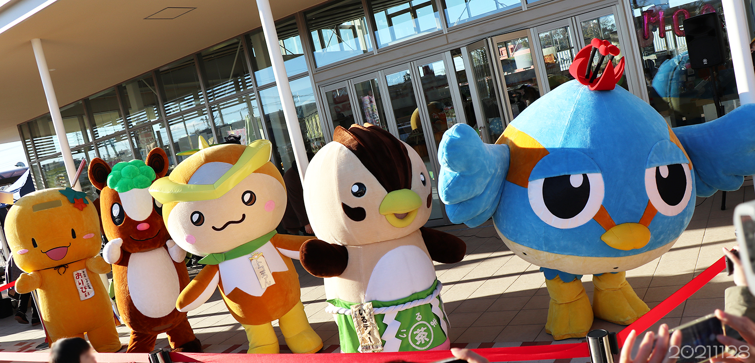 Twitter 上的 タケナミナト 最後にファンサービスの集合写真 撮影会 ありがとうございました よっとこ トコろん おりぴぃ 夢馬 いるティー くりっかー 日高市 入間市 飯能市 狭山市 所沢市 ご当地キャラ 埼玉県 ダイアプラン観光prキャンペーン